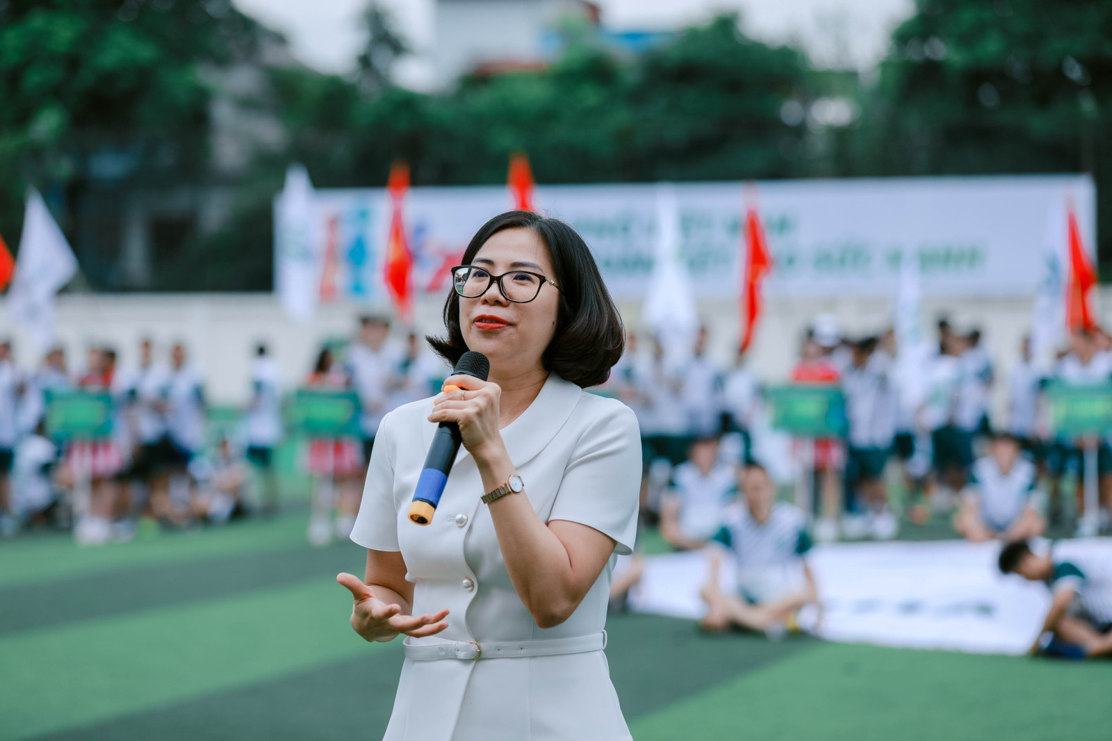 Bà Phan Mỹ Hạnh - Giám đốc trung tâm sản phẩm thế chấp và Liên kết đối tác, Ngân hàng VPbank có đôi lời chúc mừng Đại hội thể thao của Nhà phố Việt Nam.